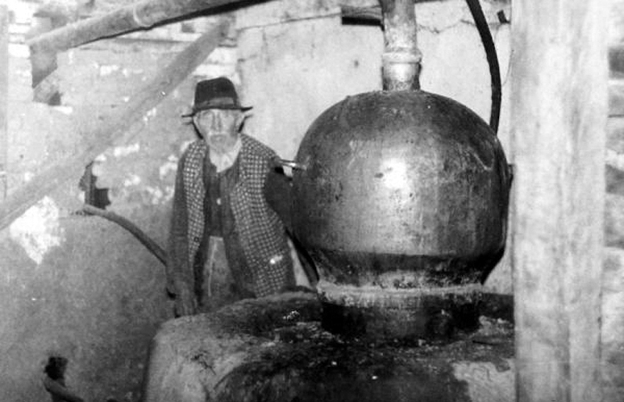 Cazan vechi de făcut ţuica Bezdead